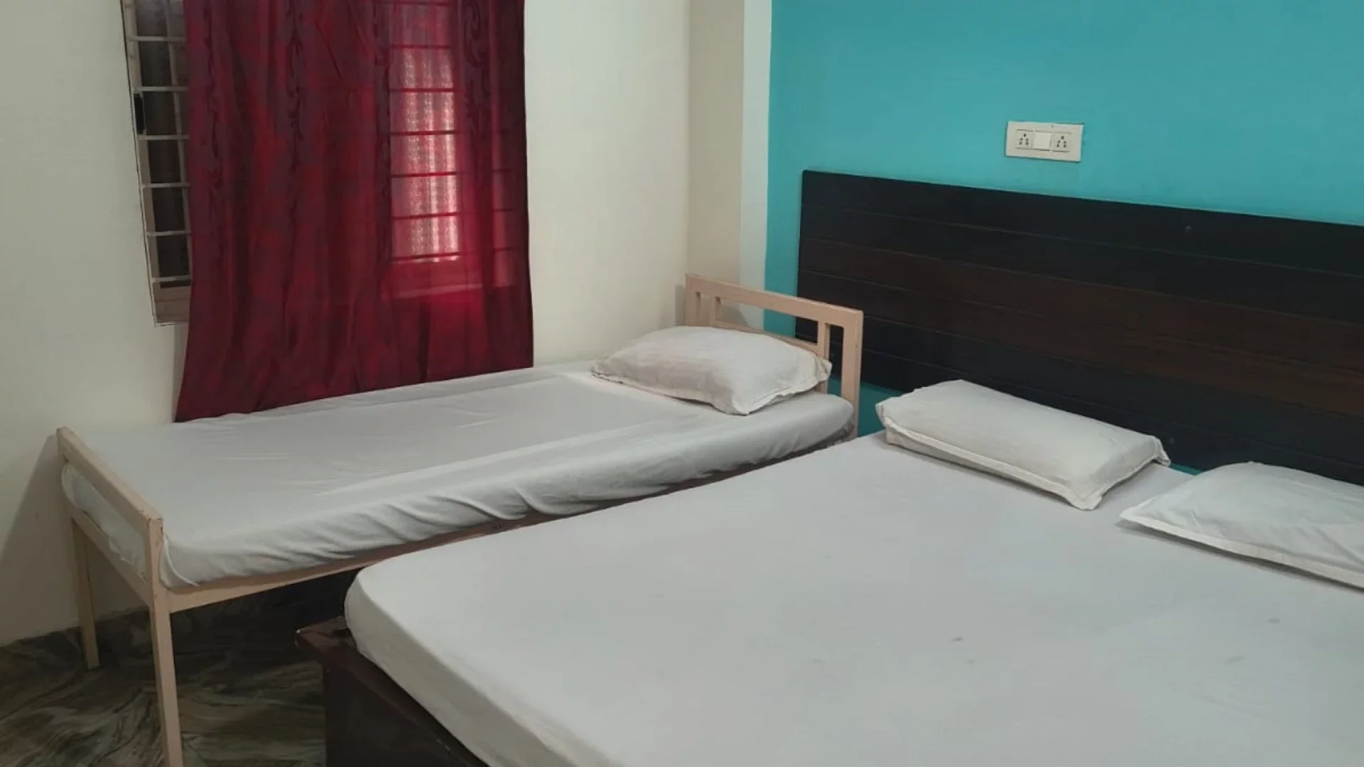 Kainaat Guest House