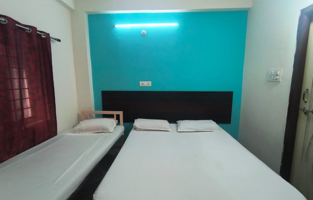 Kainaat Guest House